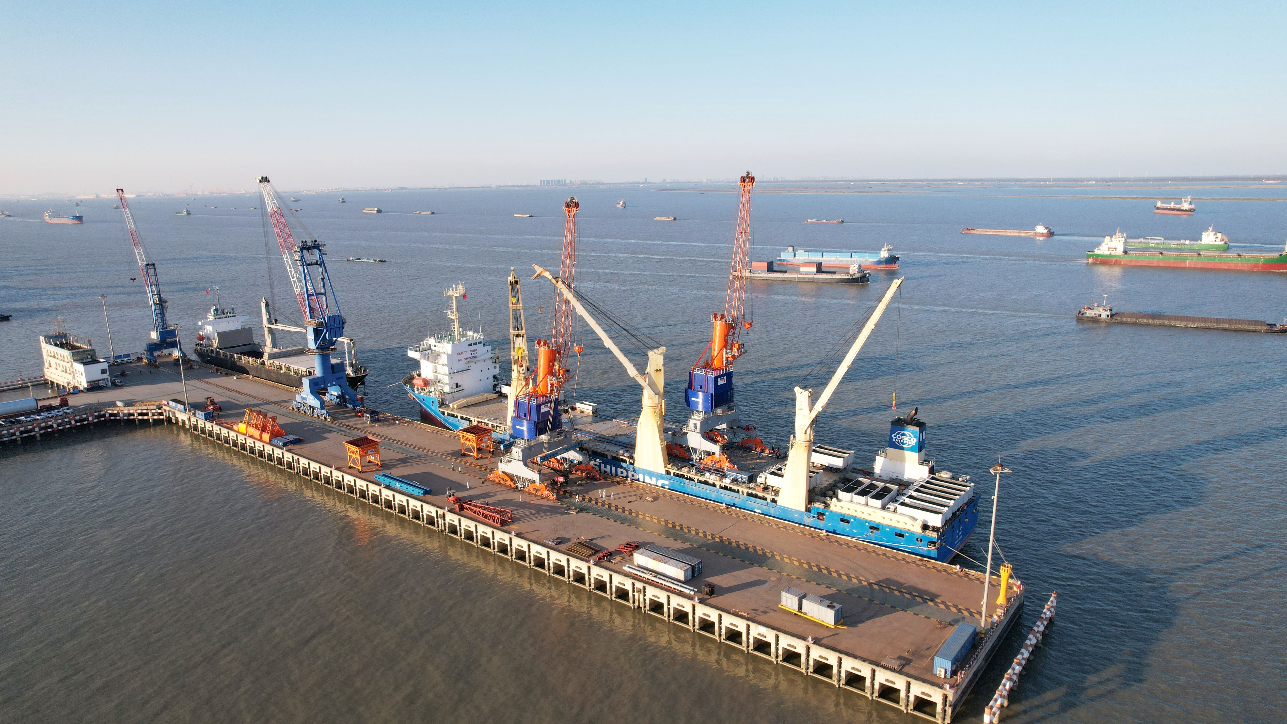 GENMAs two mobile harbor cranes have officially set sail to Indonesian Clients recently(图1) GENMAs two mobile harbor cranes have officially set sail to Indonesian Clients recently(图1)