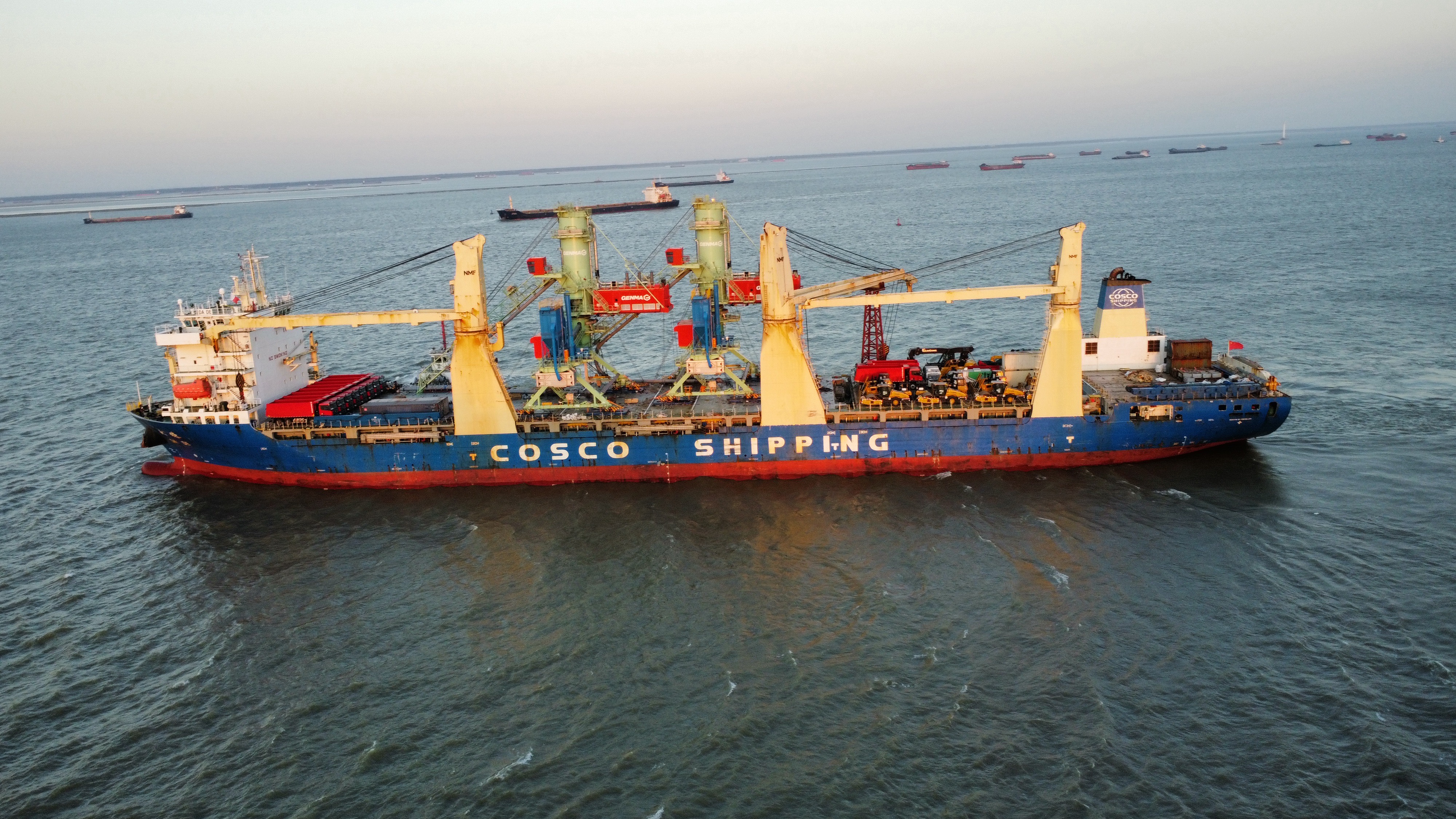 Two GENMA alumina pneumatic ship unloaders shipped recently to Indonesia(图1) Two GENMA alumina pneumatic ship unloaders shipped recently to Indonesia(图1)