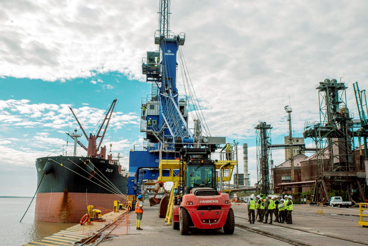 Six Years On, Service Never Stops: GENMA Completes GHC34RE1 Rail-Mounted Crane O&M Training in Argen(图2) Six Years On, Service Never Stops: GENMA Completes GHC34RE1 Rail-Mounted Crane O&M Training in Argen(图2)